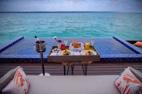Grand Park Kodhipparu Maldives Романтический Ужин На Вилле