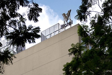 V Hotel Bencoolen