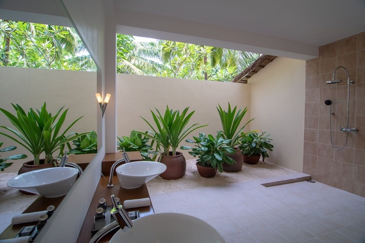 V Villas Maldives At Mirihi