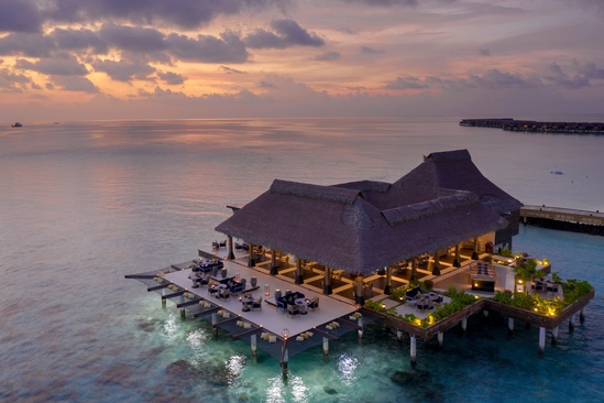 Grand Park Kodhipparu Maldives Вечерний Ресторан На Воде
