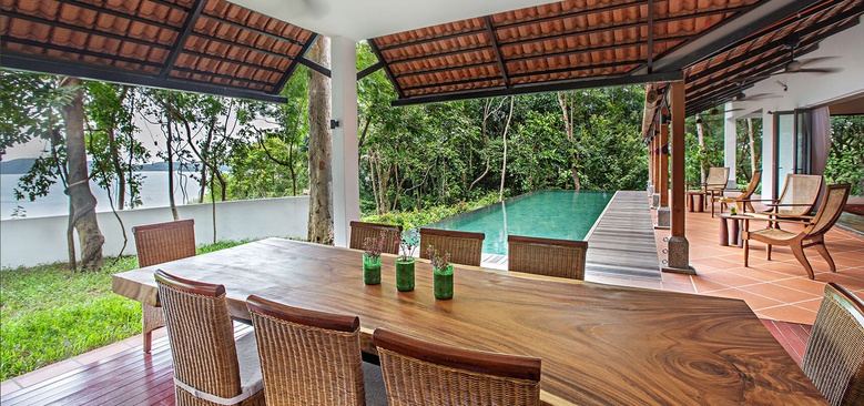Ambong Pool Villas