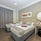 Hotel 81 Lucky