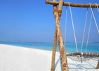 Four Seasons Resort Maldives At Kuda Huraa Качели На Берегу