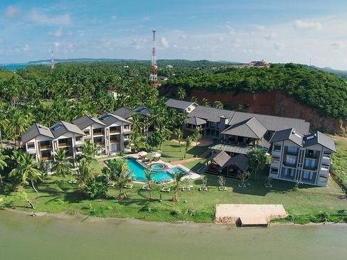 Amaranthé Bay Resort & Spa