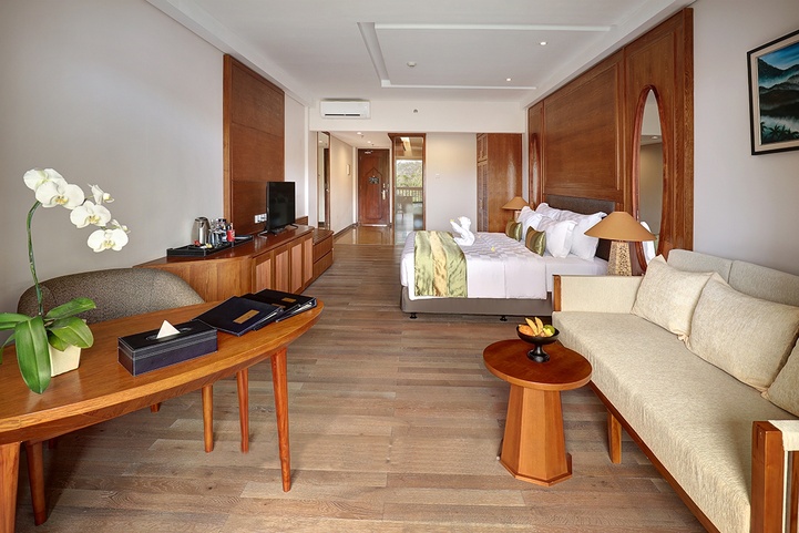 Royal Tulip Springhill Resort