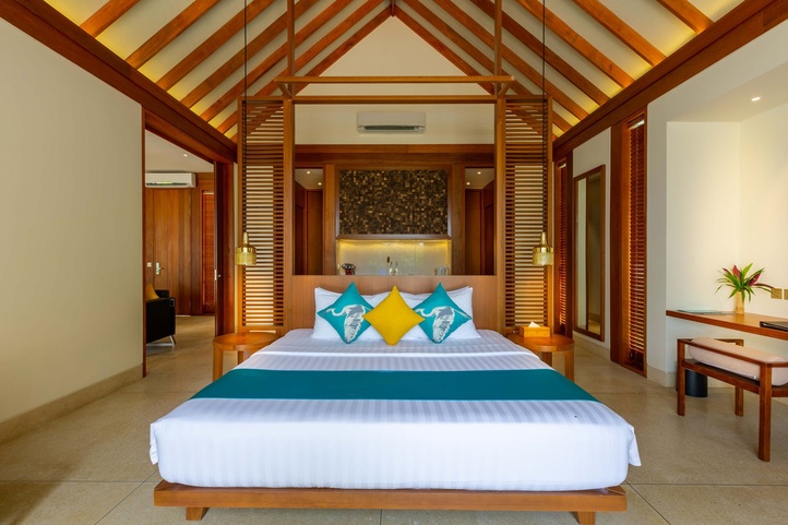 Furaveri Island Resort & Spa