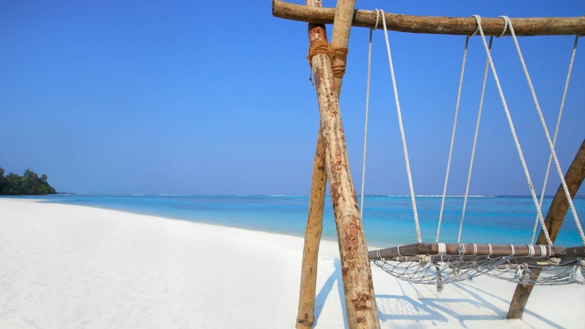 Four Seasons Resort Maldives At Kuda Huraa Качели На Берегу