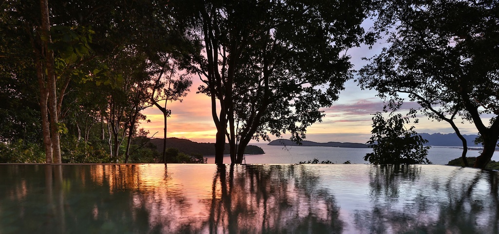 Ambong Pool Villas